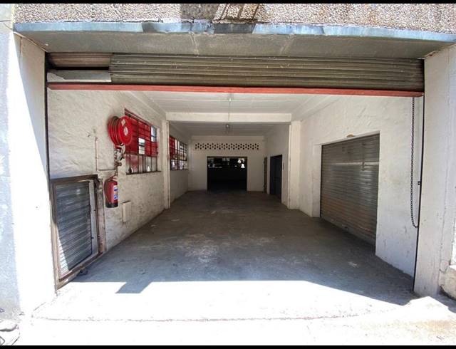 350M² WAREHOUSE TO LET IN INDUSTRIA NORTH
